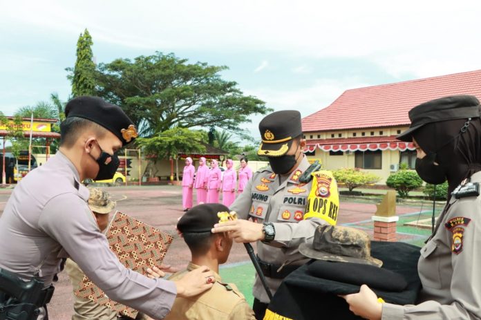 Kapolres Kaur AKBP Dwi Agung Setyono, S.I.K, M.H Selasa kemarin (27/07/2022) memimpin pelaksanaan Upacara Tradisi Orientasi dan Pembaretan Bintara Remaja Angkatan 47 Polres Kaur.