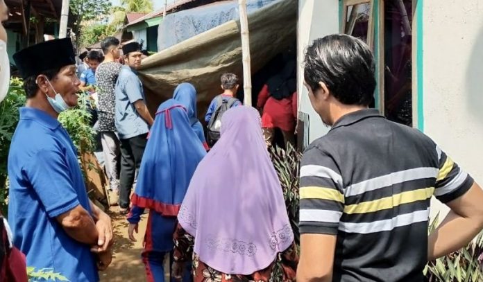 Tampak Di lokasi Rumah Korban Ramai Warga Berdatangan