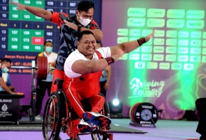 Atmaji Priambodo, peraih medali emas cabor Para Angkat Berat di ASEAN Para Games 2022. (Foto: Humas Kemenpora/Muchlis)